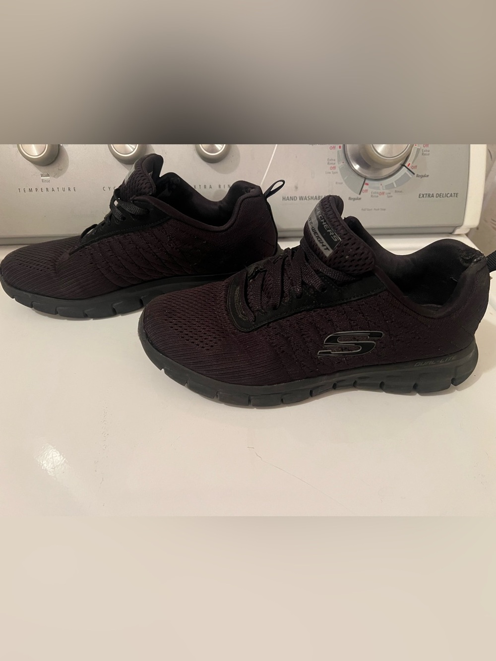 Skechers Lite-Weight Women’s Size 7.5 Black Athletic Walking Sneakers